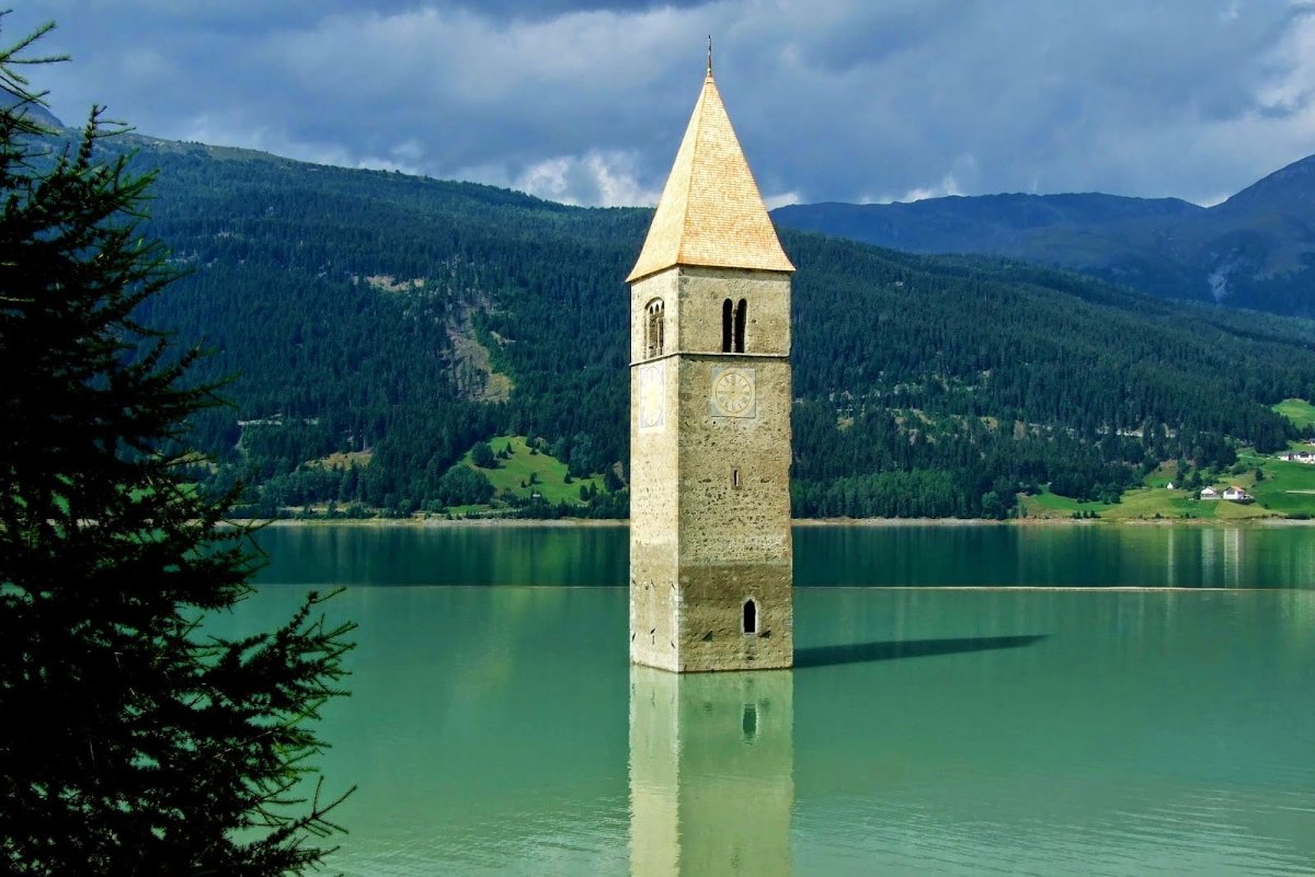 Un Fine Settimana Spettacolare: Il Lago di Resia, Gemma della Val Venosta