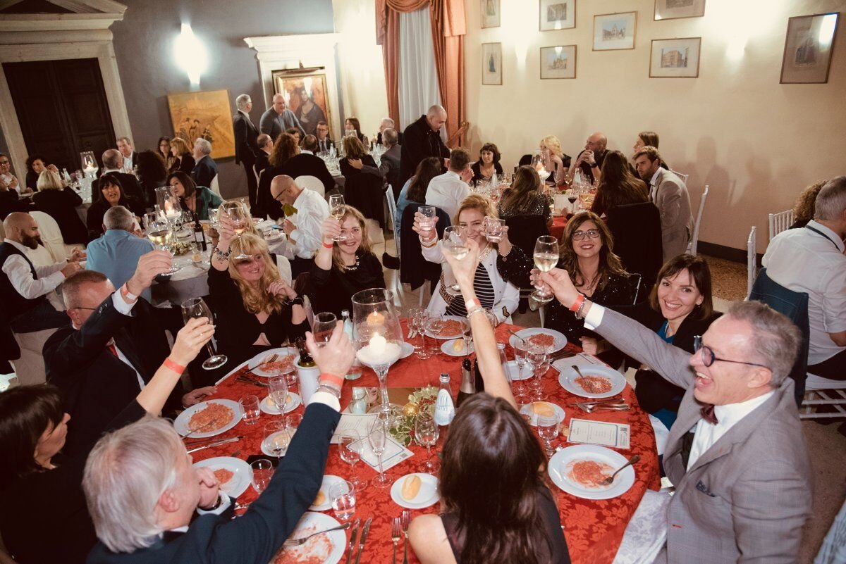 Capodanno 2025 a Vicenza: Cenone esclusivo Meeters, CON PERNOTTAMENTO